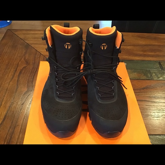 Shoes - Picture 3 of 6